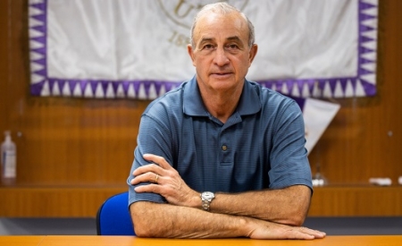 A világ legjobbjaitól szerzett tudást adná át az újpesti fiataloknak a hokilegenda