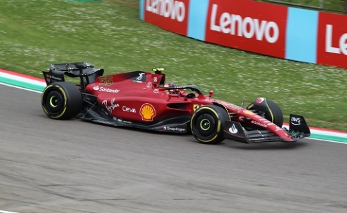 Rajt-cél győzelem a villanyfényes futamon