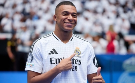 Mbappé Puskásék társaságába került