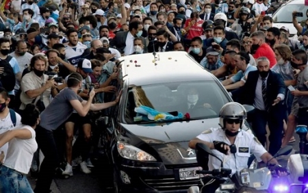 Szűk családi körben temették el Diego Maradonát