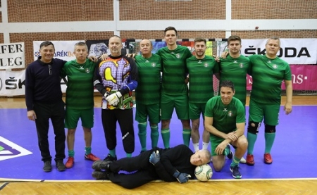 Az Újságírók nyerték a Csúcs Kupát