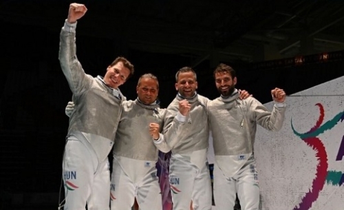 Aranyérmes a magyar férfi kardcsapat