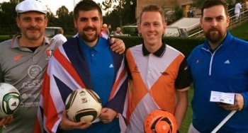 Clarke triplázott, Magyarország harmadik