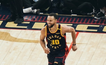 Curry bedobta a 4000. hárompontosát