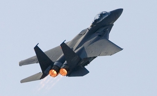 Több száz amerikai katona és 150 repülőgép vett részt a légierő lezuhant tisztjeinek kimentésében