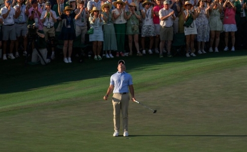 Idén is McIlroy ölthette magára a zöld zakót