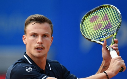 Káprázatos fordítás, Fucsovics a nap ütését is bemutatva nyolc közé jutott