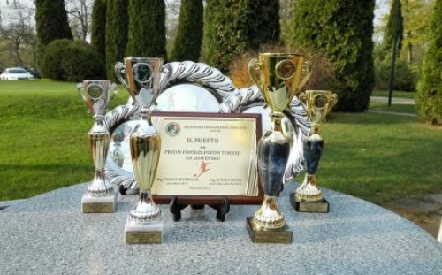 Hölgyet is indít a Hole Hunters jövőre