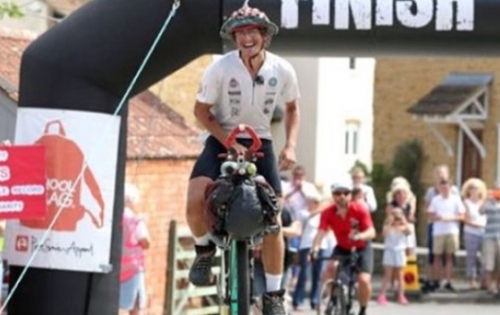 Először tekerték körbe a Földet egy keréken