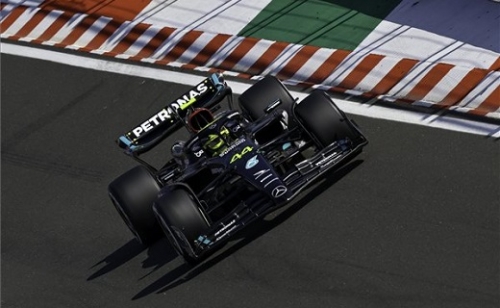 Hamilton rajtolhat az élről a Magyar Nagydíjon