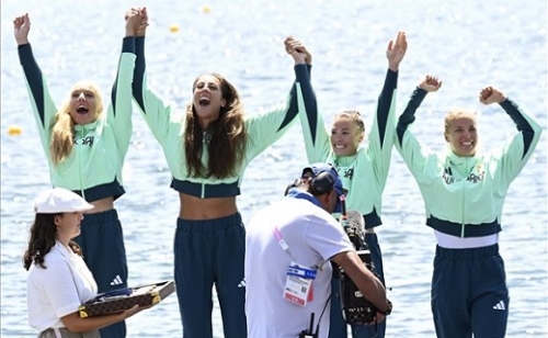 Bronzérmes a női kajak négyes