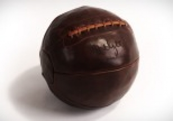 Medicinlabda dobálása = extra yardok a kezdőütéshez